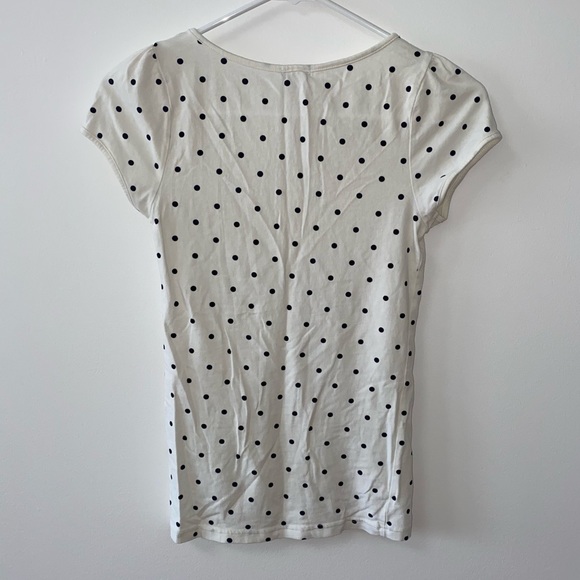 FOREVER 21 FITTED WHITE & NAVY POLKA DOT TEE - Picture 2 of 5